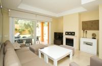 Villas Altos De Marbellaにあるキッチンまたは簡易キッチン