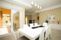 Villas Altos De Marbellaにあるテレビまたはエンターテインメントセンター