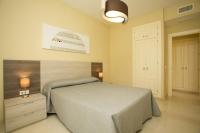 Villas Altos De Marbellaにあるベッド