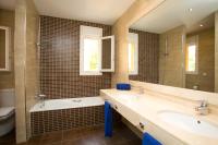 Villas Altos De Marbellaにあるバスルーム