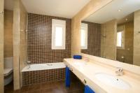 Villas Altos De Marbellaにあるバスルーム