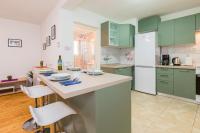 Kuchnia lub aneks kuchenny w obiekcie Apartment Vida 1Floor in the old Part of Baska