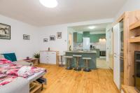 Kuchnia lub aneks kuchenny w obiekcie Apartment Vida 1Floor in the old Part of Baska