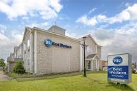 Un edificio con un cartel de &quot;Comprar Best Western&quot; en frente. en Best Western Cooperstown, en Cooperstown