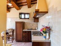 A kitchen or kitchenette at Gorgeous Apartment with Pool near Sibillini Mountains