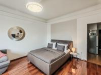 Posteľ alebo postele v izbe v ubytovaní Breathless panorama Synagogue elegant attic FREE PARKING RESERVATION NEEDED