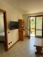 Televízia a/alebo spoločenská miestnosť v ubytovaní Casa Teodoro - Gelsomino, Ulivi & Orchidea