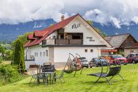 un grupo de sillas sentadas en el césped frente a una casa en Jazz Bled B&amp;B, en Bled