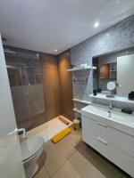 Koupelna v ubytování Superbe appartement avec solarium et piscine communautaire