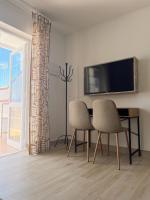 TV a/nebo společenská místnost v ubytování Bungalows Sonneland Maspalomas Canary Islands