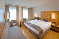 Łóżko lub łóżka w pokoju w obiekcie Hotel Maximilian - Stadthaus Penz