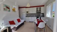 Kuchyň nebo kuchyňský kout v ubytování Apartamento Playa De Lariño