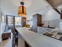 Kuchnia lub aneks kuchenny w obiekcie Appartement rénové à Tignes Le Lac pour 4 pers, proche pistes et commodités - FR-1-641-17