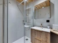 Łazienka w obiekcie Appartement rénové à Tignes Le Lac pour 4 pers, proche pistes et commodités - FR-1-641-17