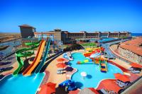 Bazén v ubytování Coral Sea Beach and Aqua Park nebo v jeho okolí