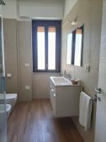 A bathroom at Passi Alterni Apartments