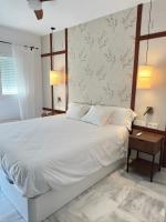 Postel nebo postele na pokoji v ubytování Luxury apartments Alamos beach Torremolinos - Costa Lago