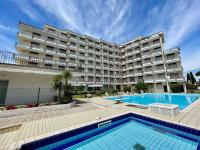 Bazén v ubytovaní Excellent flat with AC, shared pool and parking alebo v jeho blízkosti