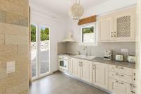 Kuchyňa alebo kuchynka v ubytovaní White Villas Paros