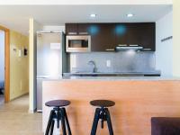Kuchyňa alebo kuchynka v ubytovaní Apartamento con Tres Piscinas en Santa Margarita, a 1km de la Playa - ES-228-123