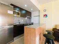 Kuchyňa alebo kuchynka v ubytovaní Apartamento con Tres Piscinas en Santa Margarita, a 1km de la Playa - ES-228-123