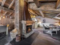 Posedenie v ubytovaní Chalet élégant à Courchevel Le Praz avec spa, cheminée et services inclus - FR-1-568-35