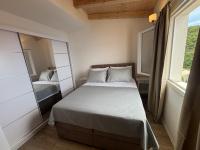 Posteľ alebo postele v izbe v ubytovaní Indy's Beach Apartments