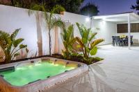 Bazén v ubytování Villa Paradisius by Algarve Vacation nebo v jeho okolí
