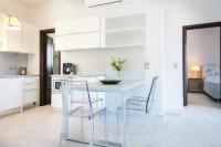 Kuchyň nebo kuchyňský kout v ubytování Seirios Luxury Villa
