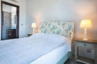 Postel nebo postele na pokoji v ubytování Seirios Luxury Villa