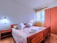 Łóżko lub łóżka w pokoju w obiekcie Apartment Ivan & Tina-2 by Interhome
