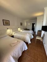 Postel nebo postele na pokoji v ubytování Hotel Las Camelias