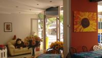 A seating area at Hotel Ciao Bed & Breakfast