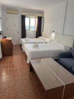 Postel nebo postele na pokoji v ubytování Hotel Las Camelias