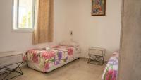 Ein Bett oder Betten in einem Zimmer der Unterkunft אדום 179, דירות נופש