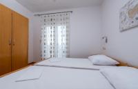 Posteľ alebo postele v izbe v ubytovaní Apartment in Duce with sea view, terrace, air conditioning, WiFi 3423-3