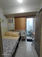 Condo by Bambie near NAIA airportにあるベッド