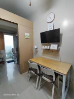 Condo by Bambie near NAIA airportにあるテレビまたはエンターテインメントセンター
