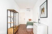 Postel nebo postele na pokoji v ubytování Big apartment for 15 in the heart of Eixample