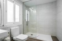 Koupelna v ubytování Big apartment for 15 in the heart of Eixample