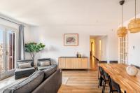 Posezení v ubytování Big apartment for 15 in the heart of Eixample