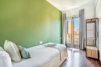 Postel nebo postele na pokoji v ubytování Big apartment for 15 in the heart of Eixample