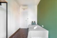 Postel nebo postele na pokoji v ubytování Big apartment for 15 in the heart of Eixample