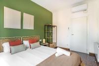 Postel nebo postele na pokoji v ubytování Big apartment for 15 in the heart of Eixample