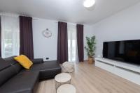 TV a/nebo společenská místnost v ubytování Apartment in Duce with sea view, terrace, air conditioning, WiFi 3423-6