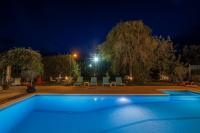Bazén v ubytovaní Beachfront luxury villa-Private pool,Garden Heaven alebo v jeho blízkosti
