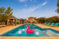Bazén v ubytovaní Beachfront luxury villa-Private pool,Garden Heaven alebo v jeho blízkosti