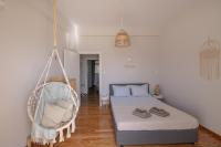 Postel nebo postele na pokoji v ubytování Onar Beachfront Residence, Loutraki