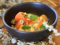 uma tigela preta de comida com vegetais dentro em Explora en Atacama - All Inclusive em San Pedro de Atacama