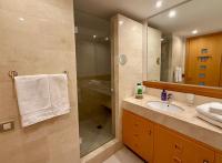 Koupelna v ubytování Beautiful luxurious 2 bedroom apartment with a breathtaking view at La Cala Golf
